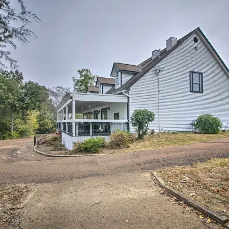 Starkvegas Clubhouse ~ 2 Mi to MSU Campus!