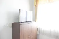 Spacious 2Br Apartment at Pinewood Near Jatos - 2-Star