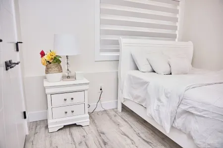 Cozy 3-bedroom, 3 queen beds ground level suite in a desirable location in PG.