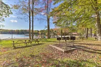 Pocono Lake Home w/ Fire Pit: Walk to Ski Hill! - Homestays