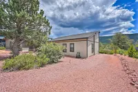 Hot Tub & Views: 'Mountain High Pines Retreat'