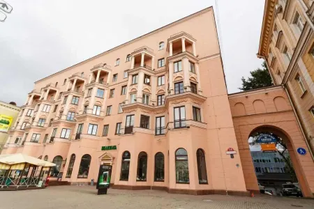 Royal Apartments Minsk Отели рядом с достопримечательностью «Белорусский государственный университет культуры и искусств»