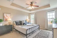 Pool Access, Grill and Gazebo Ozark Getaway! - Homestays