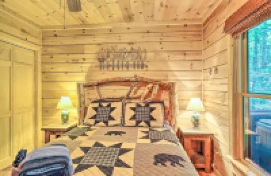 'Bigfoot's Hideout' in Blue Ridge w/ Hot Tub!