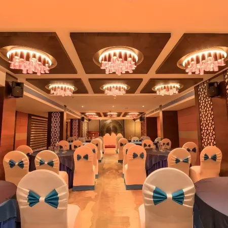 Coral Reef Hotel Отели рядом с достопримечательностью «Остров Болгатти»