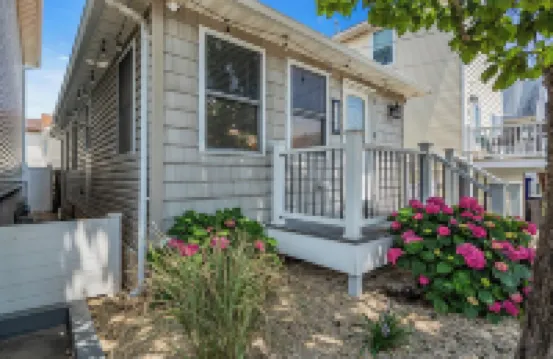 Walk to Beach! 4 Beach Badges Included. BBQ + Fire Pit. Towels + Linens Included