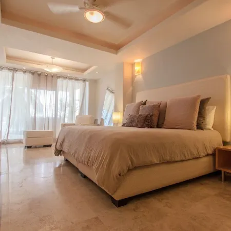 Perfect surfer getaway and family friendly beachfront condo