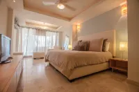 Perfect surfer getaway and family friendly beachfront condo