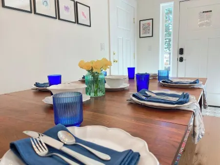 Build memories in the heart of Kings Beach! Отели рядом с достопримечательностью «Государственная зона отдыха Кингс Бич»