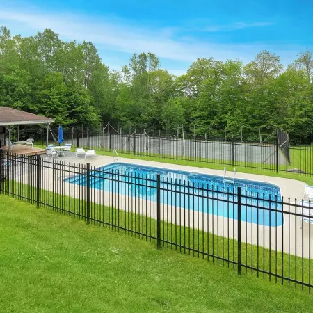 Mt Snow Getaway - 3 Bedroom Chic Condo - Community Pool and Tennis