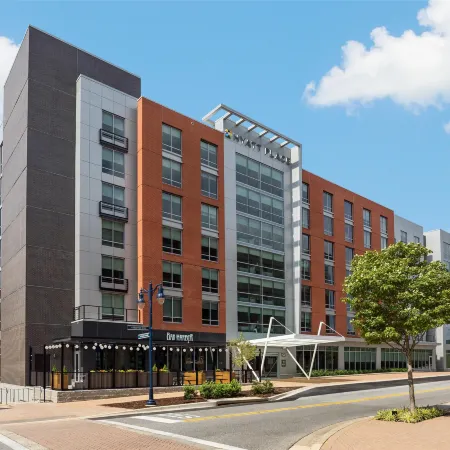Hyatt Place National Harbor Отели рядом с достопримечательностью «Станция метро "Брэддок-Роуд"»