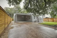 Gated Houston Home w/ Large Yard: 4 Mi to Downtown