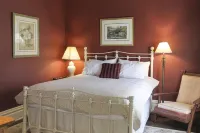 Charming Cottage with Outdoor Living - Cozy Retreat Near Beach