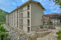 Sidney James Mountain Lodge