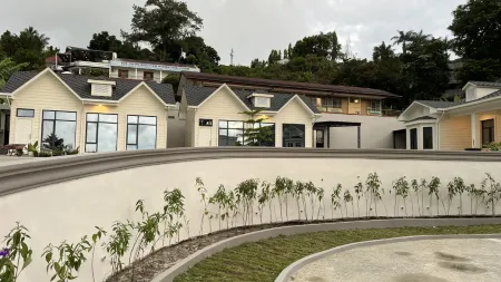 M VILLA PARAPAT Отели рядом с достопримечательностью «Pantai Bebas Parapat Danau Toba»