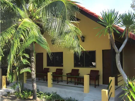 Terra Selisa Hotel Отели рядом с достопримечательностью «Tham Phraya Nakhon»