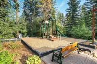 Wolfe by AvantStay 5Mins NorthStar w Hot Tub, Fireplace, 2 Private Decks