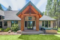 Riverwatch by AvantStay Deschutes in Your Yard