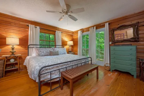 Cabin in the Woods 3 minutes from Rumbling Bald Resort @ Lake Lure