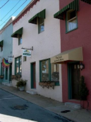 Restored 1840's Downtown Loft Near Blue Ridge Parkway