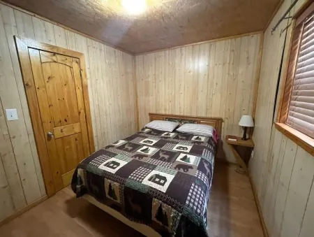 Cabin 12 at Tranquility Bay Resort Отели в г. Сабин Пэриш