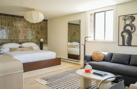 The Bow Hotel Отели рядом с достопримечательностью «St. John's Episcopal Church»