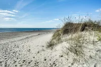 Serene Oak Island Home w/ Private Saltwater Pool! - 3-Sterne