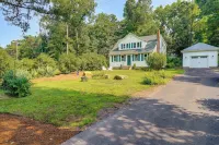2 Mi to Dtwn: 2-Acre Retreat w/ Large Yard! - Wifi