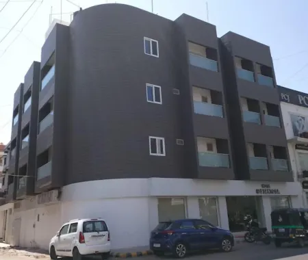 Hotel the Sentosa Отели в г. Раджкот