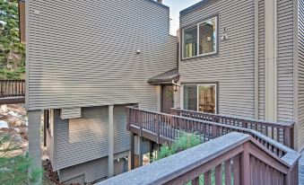 2 Mi to Heavenly Mountain: Tahoe Retreat w/ Views