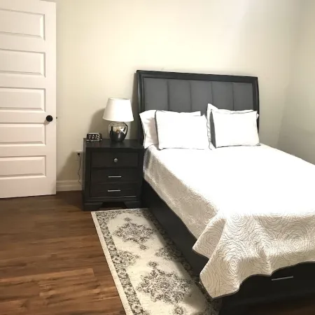Stylish 1BR unit in Bedford, only 15 min to downtown Halifax. Near shopping area