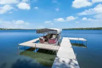 Beautiful Sunrise Views of Hall Lake! Hotels in Fairmont