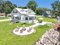 Water Views and Free Kayaks - Modern Waterside Sanctuary