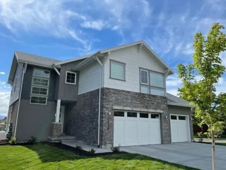 Brand New modern 3 story home with fenced in yard! Outdoor hot tub and firepit