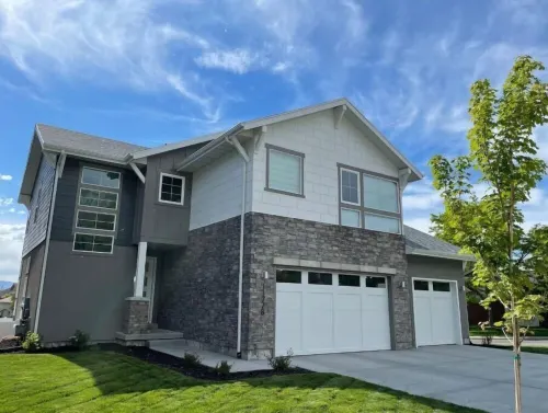 Brand New modern 3 story home with fenced in yard! Outdoor hot tub and firepit