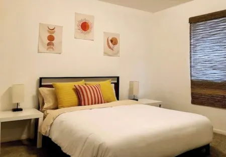 *RARE FIND* GREAT LOCATION*BREWSTER PARK*GAMEROOM*