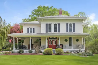 Monroe Manor Inn Hotels near Van Buren State Park