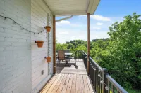 Ludlow Lodge w/ City Views