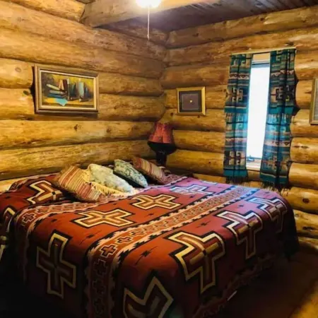 Cozy cottage trails, trout fishing & fireplace.