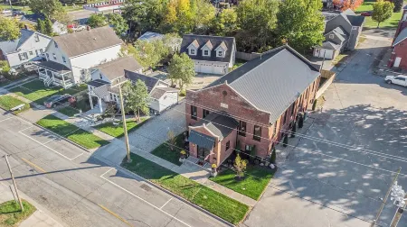 The Parish House! 6 Bdrm, Sleeps 16, 8 Bath Heart of the Village of Three Oaks!