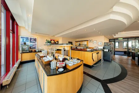 Rugs Hotel Augsburg, Trademark Collection by Wyndham Отели рядом с достопримечательностью «Textil- und Industriemuseum»