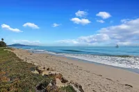Garden Cottage - Miramar Beach with Shared Deck