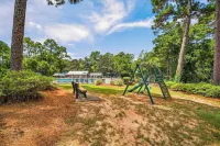 The Skipper’s Hideaway: Golf Course & Pool Oasis