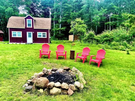 The Cardinal Barn! Beautiful peaceful tiny home in the heart of the Adirondacks!