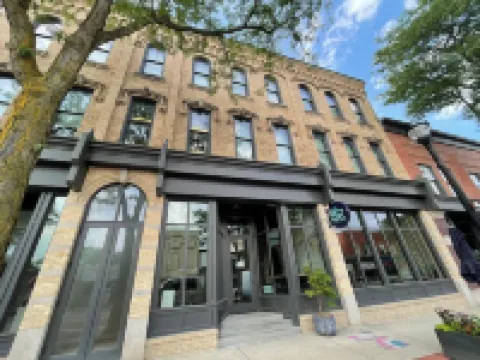 Beautiful Downtown 3bd apartment close to all the good stuff! Hotels in Alma