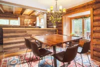 Moose Lodge Log Cabin and Chalet w/ Hot Tub sleeps 16
