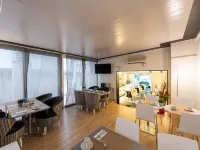 Atenea Rekord Suites Hotels near FGC - Les Tres Torres