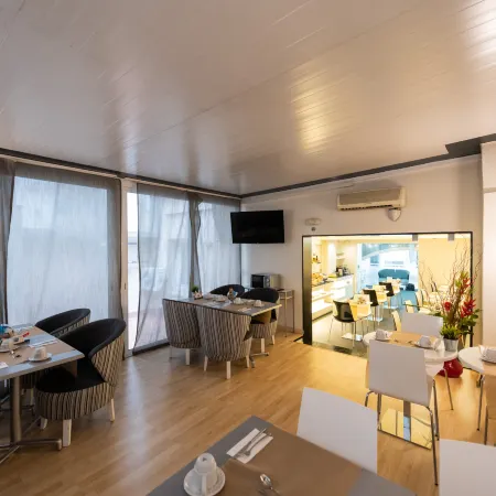 Atenea Rekord Suites Отели рядом с достопримечательностью «Железнодорожный вокзал Пеу-дель-Фуникулар»