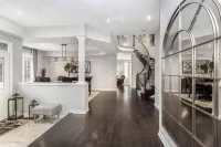 Stunning Villa in Mississauga