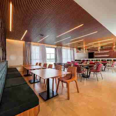 Innvista AirBrooklin Dining/Meeting Rooms